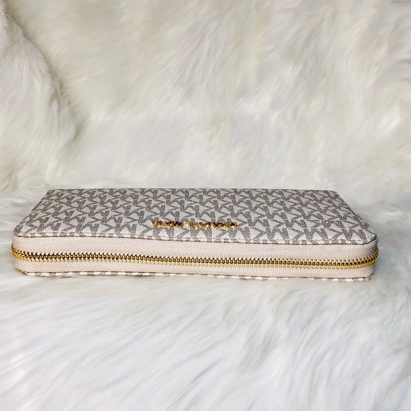 Michael Kors Jet Set Travel Large Leather Wallet - Picture 3 of 8